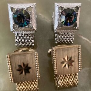 Authentic vintage Swank wrap-around cufflinks, offered as a matched two-pair